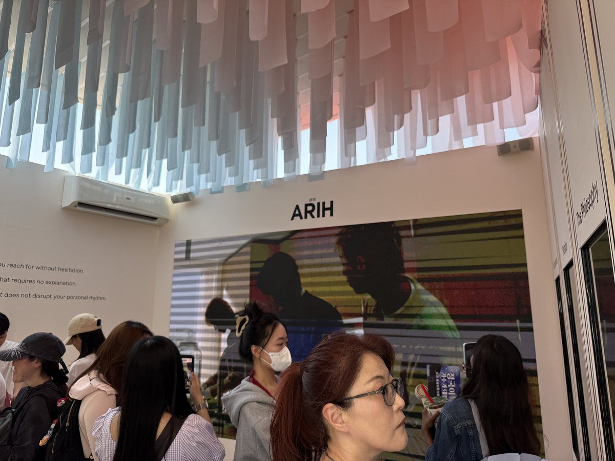 hy ARIH × BTS 월드투어 홍보부스 현장 사진 2